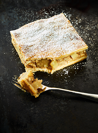 Apfelkuchen gedeckt